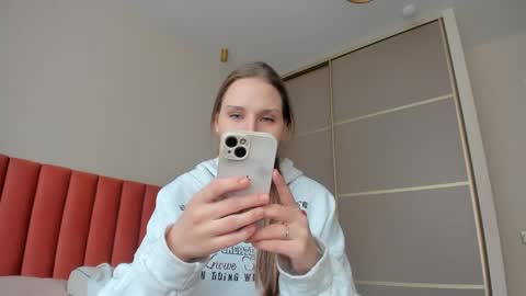 Snapshot of sweet_miss381 chatting on March 11, 6:43 am Sofi online show from March 11, 6:43 am