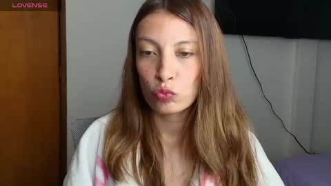 Snapshot of sweet_moon_v_ chatting on June 16, 2:03 am sweet_moon_v_ online show from June 16, 2:03 am
