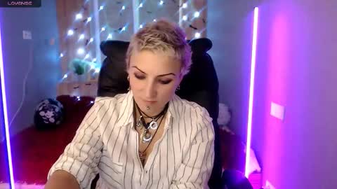 Snapshot of sweet_n_strong chatting on November 7, 1:44 pm sweet_n_strong online show from November 7, 1:44 pm