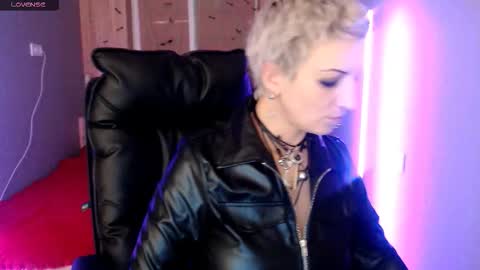 Snapshot of sweet_n_strong chatting on November 12, 2:06 pm sweet_n_strong online show from November 12, 2:06 pm