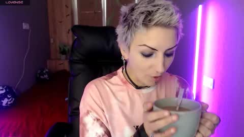 Snapshot of sweet_n_strong chatting on November 19, 8:14 am sweet_n_strong online show from November 19, 8:14 am