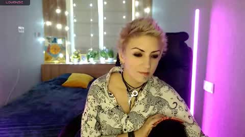 Snapshot of sweet_n_strong chatting on December 4, 8:01 am sweet_n_strong online show from December 4, 8:01 am