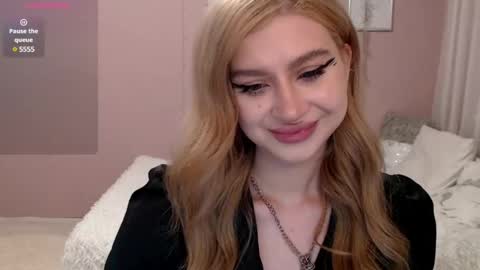 Snapshot of sweet_nicole_333 chatting on March 7, 3:39 pm sweet_nicole_333 online show from March 7, 3:39 pm