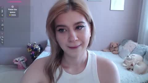 Snapshot of sweet_nicole_333 chatting on September 13, 9:09 am sweet_nicole_333 online show from September 13, 9:09 am