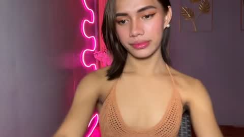 Snapshot of sweet_nikki03 chatting on April 6, 8:21 pm sweet_nikki03 online show from April 6, 8:21 pm