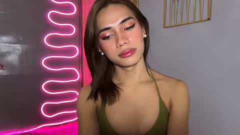 Snapshot of sweet_nikki03 chatting on April 18, 8:20 pm sweet_nikki03 online show from April 18, 8:20 pm