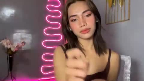 Snapshot of sweet_nikki03 chatting on April 23, 10:12 pm sweet_nikki03 online show from April 23, 10:12 pm