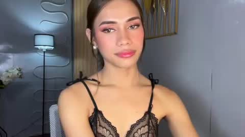 Snapshot of sweet_nikki03 chatting on May 13, 9:17 am sweet_nikki03 online show from May 13, 9:17 am