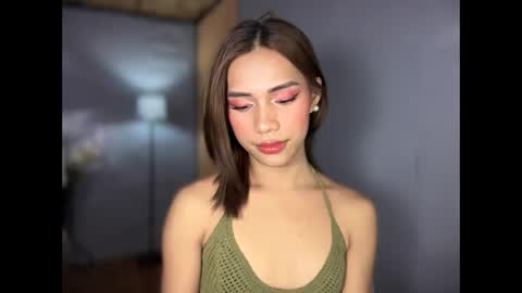 Snapshot of sweet_nikki03 chatting on May 21, 11:17 am sweet_nikki03 online show from May 21, 11:17 am