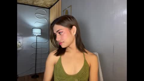 Snapshot of sweet_nikki03 chatting on May 22, 9:09 pm sweet_nikki03 online show from May 22, 9:09 pm