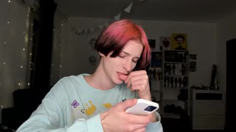 kira online show from December 17, 4:35 pm