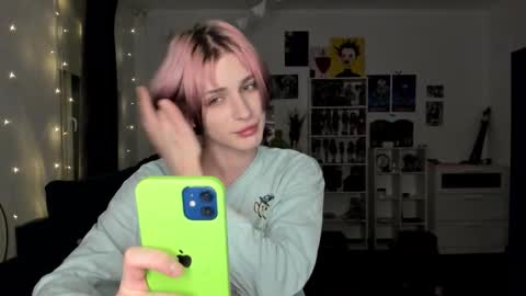 kira online show from February 9, 4:44 pm