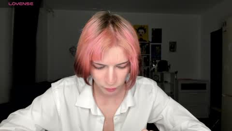 kira online show from March 31, 9:59 pm