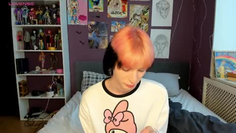 Snapshot of sweet_peach__ chatting on May 18, 3:18 pm kira online show from May 18, 3:18 pm