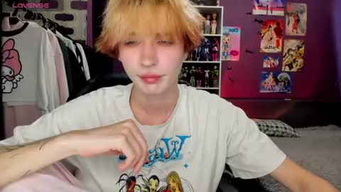 Snapshot of sweet_peach__ chatting on July 9, 5:50 pm kira online show from July 9, 5:50 pm