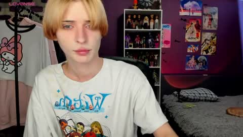 Snapshot of sweet_peach__ chatting on July 25, 3:09 pm kira online show from July 25, 3:09 pm