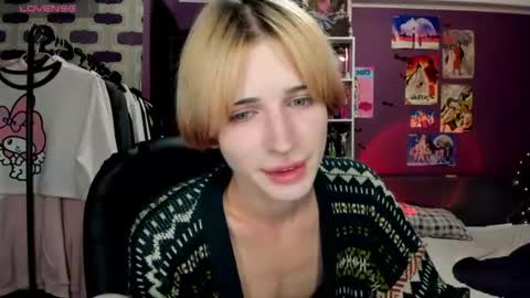 Snapshot of sweet_peach__ chatting on July 28, 6:42 pm kira online show from July 28, 6:42 pm