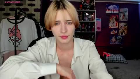 Snapshot of sweet_peach__ chatting on July 29, 3:43 pm kira online show from July 29, 3:43 pm