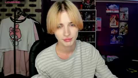 Snapshot of sweet_peach__ chatting on August 2, 3:21 pm kira online show from August 2, 3:21 pm