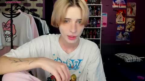 Snapshot of sweet_peach__ chatting on August 4, 5:37 pm kira online show from August 4, 5:37 pm