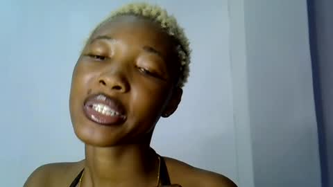 Snapshot of sweet_pussy04 chatting on June 20, 8:50 am sweet girl online show from June 20, 8:50 am