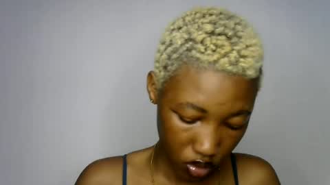 Snapshot of sweet_pussy04 chatting on June 25, 11:26 am sweet girl online show from June 25, 11:26 am