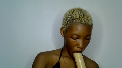 Snapshot of sweet_pussy04 chatting on June 27, 5:56 am sweet girl online show from June 27, 5:56 am