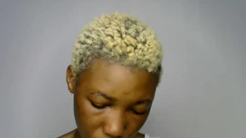 Snapshot of sweet_pussy04 chatting on June 28, 4:18 am sweet girl online show from June 28, 4:18 am