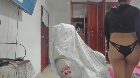 sweet_robyn online show from November 24, 9:47 pm