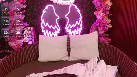 Roxanee online show from January 18, 1:15 pm