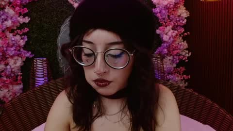 Roxanee online show from May 2, 8:58 pm