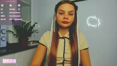 Snapshot of sweet_sabriina chatting on June 8, 6:52 pm Sabina online show from June 8, 6:52 pm