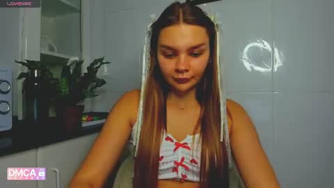 Snapshot of sweet_sabriina chatting on June 9, 7:03 pm Sabina online show from June 9, 7:03 pm