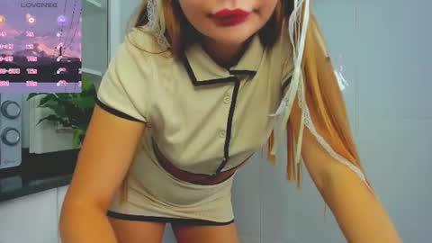 Snapshot of sweet_sabriina chatting on June 12, 2:16 pm Sabina online show from June 12, 2:16 pm