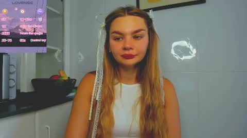 Snapshot of sweet_sabriina chatting on June 16, 7:11 am Sabina online show from June 16, 7:11 am