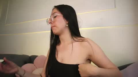 Snapshot of sweet_sammy_7 chatting on June 19, 8:01 pm Sammy Lauren online show from June 19, 8:01 pm