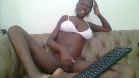 Snapshot of sweet_sharon01 chatting on June 5, 11:38 am Sharon online show from June 5, 11:38 am