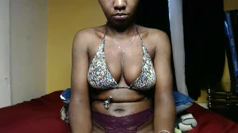 ellanah Tracie online show from March 10, 6:05 am