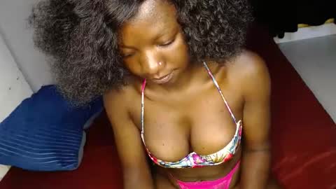 ellanah Tracie online show from January 8, 12:02 am