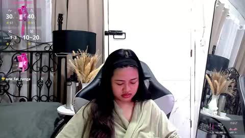 Snapshot of sweet_sirenxx chatting on October 28, 11:29 pm Leah online show from October 28, 11:29 pm