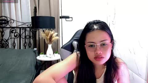 Snapshot of sweet_sirenxx chatting on November 11, 7:03 pm Leah online show from November 11, 7:03 pm