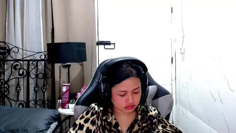 Snapshot of sweet_sirenxx chatting on January 6, 5:49 pm Leah online show from January 6, 5:49 pm