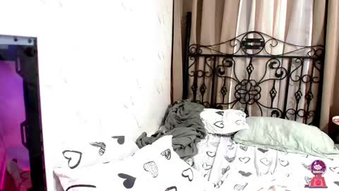 Snapshot of sweet_sirenxx chatting on February 28, 1:39 am Leah online show from February 28, 1:39 am