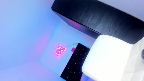 sweet_stacie online show from June 30, 1:23 pm