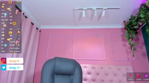 Snapshot of sweet_starxx chatting on May 24, 11:43 pm Yeileen online show from May 24, 11:43 pm
