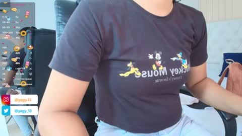 Snapshot of sweet_starxx chatting on July 16, 10:27 pm Yeileen online show from July 16, 10:27 pm