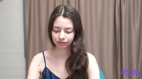 Snapshot of sweet_sweet_angel chatting on May 5, 9:28 am Angel online show from May 5, 9:28 am