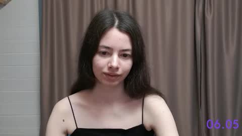 Snapshot of sweet_sweet_angel chatting on May 6, 9:25 am Angel online show from May 6, 9:25 am