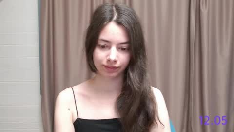 Snapshot of sweet_sweet_angel chatting on May 12, 9:28 am Angel online show from May 12, 9:28 am