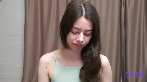 Snapshot of sweet_sweet_angel chatting on June 7, 8:40 am Angel online show from June 7, 8:40 am